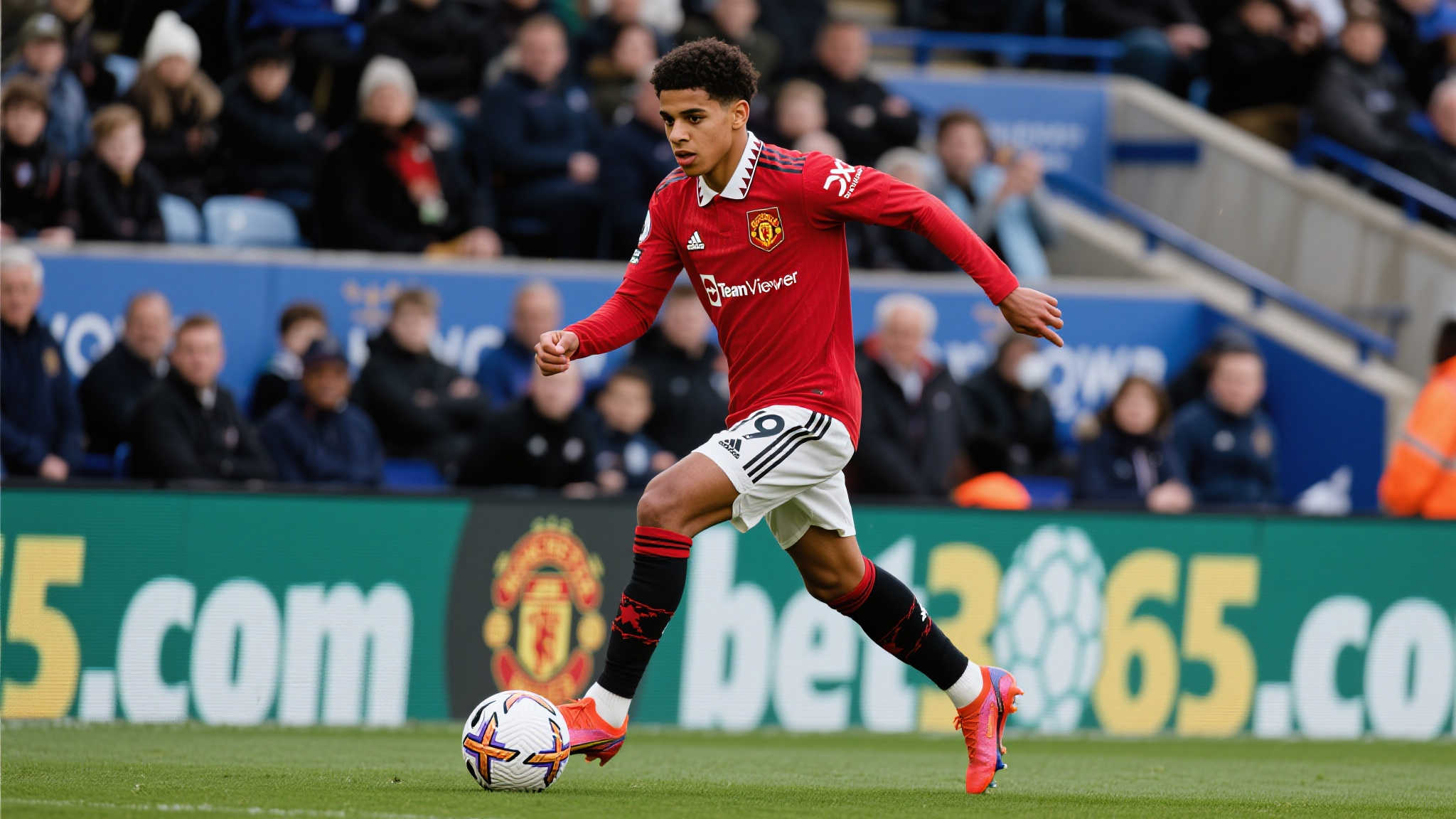 加纳乔意外迈入欧冠,加盟马竞开启新篇章 作为英超传统豪门青训体系的一部分,加纳乔一直以高超